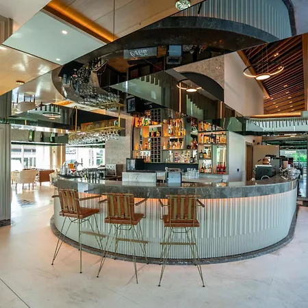 Hotel Sunthalia & Ultra Adults Only Party Side
