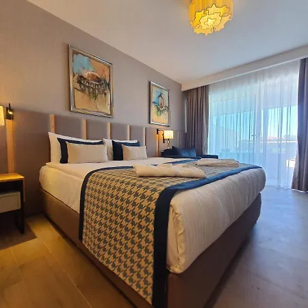 Otel Sunthalia & Ultra Adults Only Party 5*