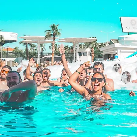 Sunthalia & Ultra Adults Only Party Ξενοδοχείο